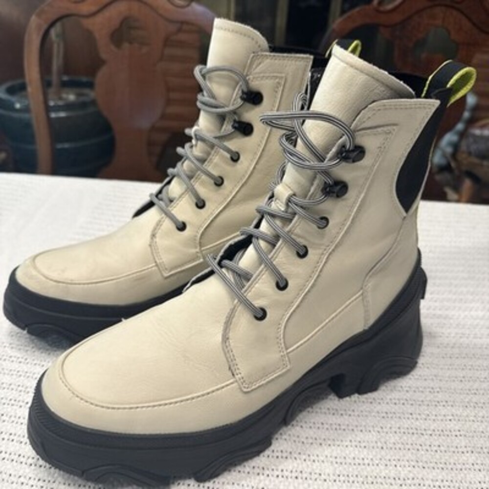 Sorrel Women’s Brex Lace Boot Waterproof Leather Chalk/Black Size 10